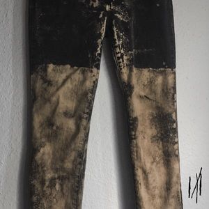Guess Jeans - Custom Bleached Two-tone Guess Low Ride Jeans Guess Jeans - Custom Bleached Two-tone Guess Low Ride Jeans